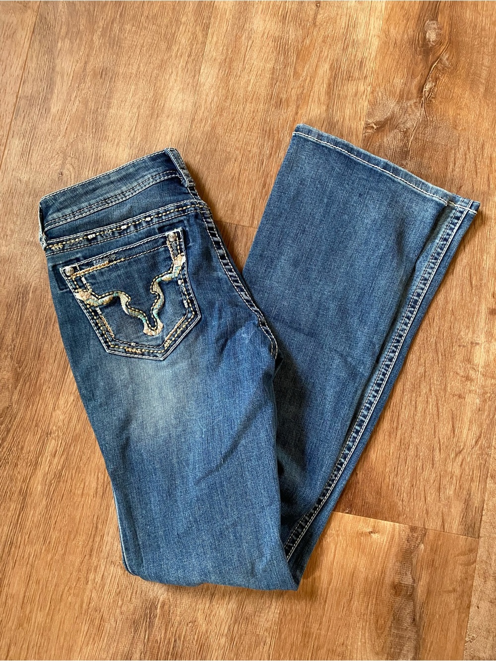 Women's Blue Embellished Back Pocket Jeans